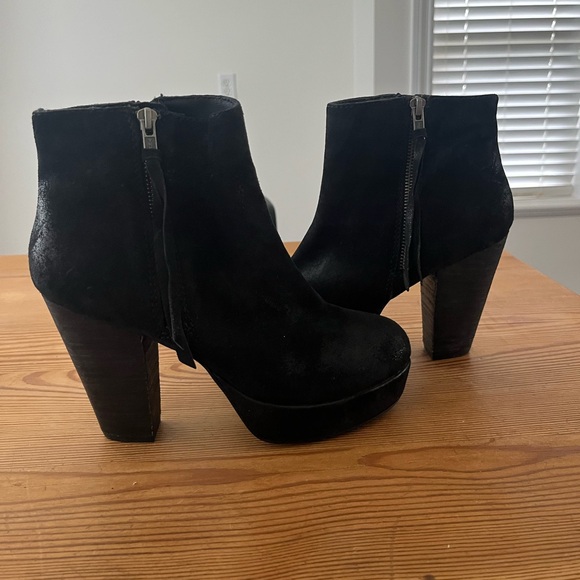 STEVE MADDEN BLACK BOOTIES - Picture 2 of 5